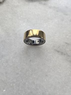 Oura 4 Gold Size 7 LESS THAN 3 MONTHS OLD!